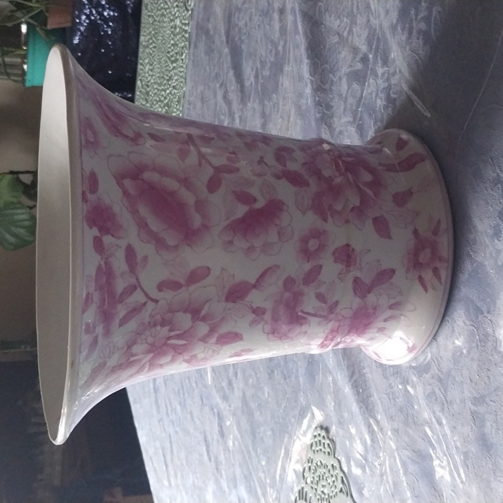 Chinoiserie Porcelain Pot